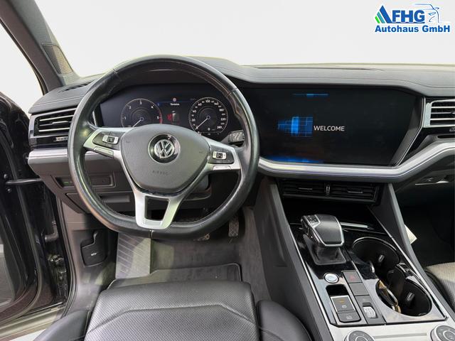Volkswagen / Touareg / Schwarz / / / Touareg 3.0 V6 TDI Elegance