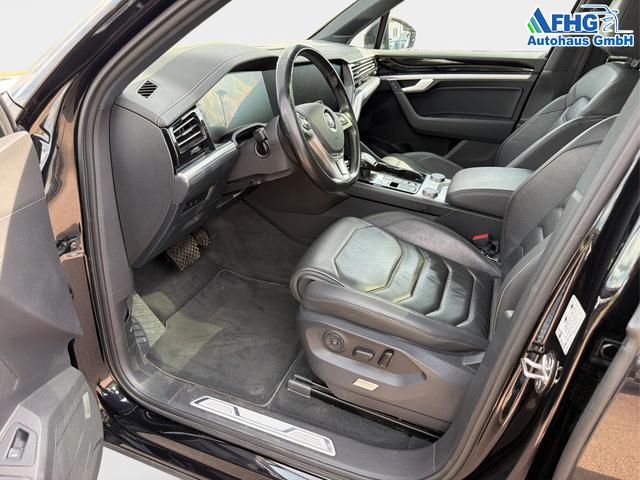 Volkswagen / Touareg / Schwarz / / / Touareg 3.0 V6 TDI Elegance