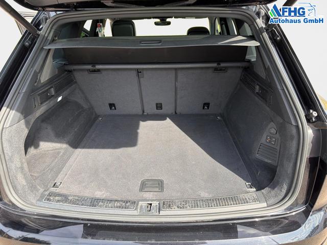 Volkswagen / Touareg / Schwarz / / / Touareg 3.0 V6 TDI Elegance