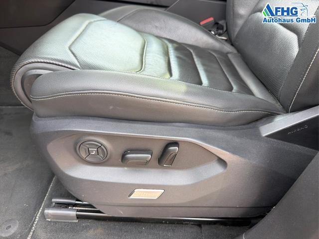 Volkswagen / Touareg / Schwarz / / / Touareg 3.0 V6 TDI Elegance
