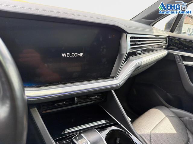 Volkswagen / Touareg / Schwarz / / / Touareg 3.0 V6 TDI Elegance
