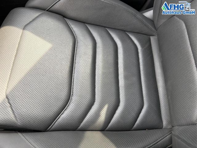 Volkswagen / Touareg / Schwarz / / / Touareg 3.0 V6 TDI Elegance