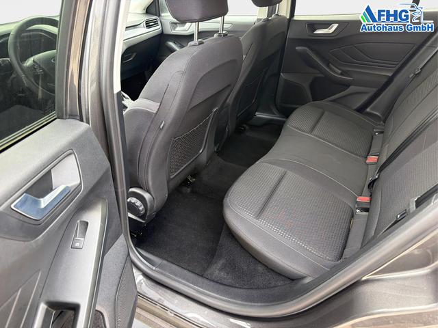 Ford / Focus / Grau / / / Focus 1.0 EcoBoost Mild-Hybrid Cool&Connect S/S (E