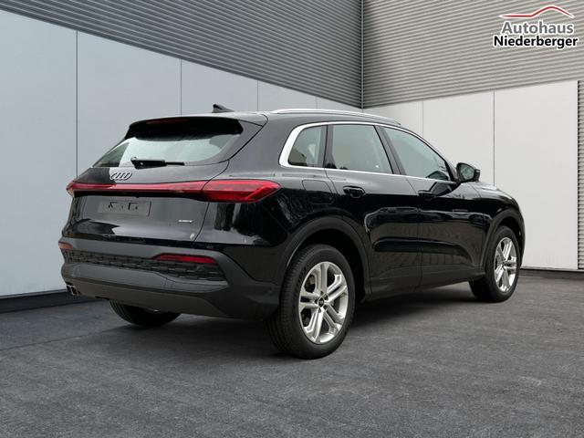 Audi / Q5 / Schwarz / / / QUATTRO+ NAVI+ LED+ SHZ+ PDC