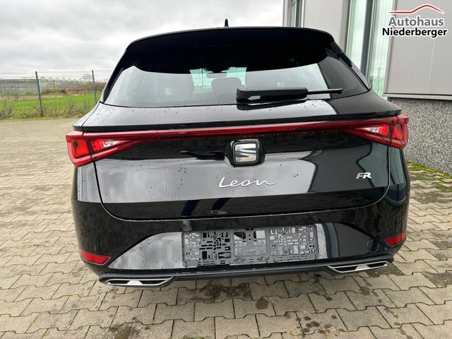 Seat Leon Sportstourer FR 1.5 TSI eHYBRID 204PS DSG, 5 Jahre Garantie, 17" Alu, 3-Zonen-Climatronic, Abgedunkelte Scheiben, Parksensoren vorn/hinten, Sportsitze, NAVIGATION 12,9"/Bluetooth, Tempomat, Full Digital Cockpit, LED-Scheinwerfer, M-Lederlenkrad 