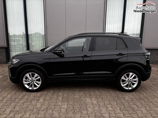 Volkswagen T-Cross LIFE 1.5 TSI 150PS DSG/AUTOMATIK, Deep-Black-Metallic, Parksensoren v/h, R&uuml;ckfahrkamera, Privacy-Glas, Sitzheizung, Climatronic, IQ LIGHT MATRIX-LED, Radio Ready2Discover+App-Connect, 17" Alu, KEYLESS, Lendenwirbelst&uuml;tze, M-Lederlenkrad, Dachreling 