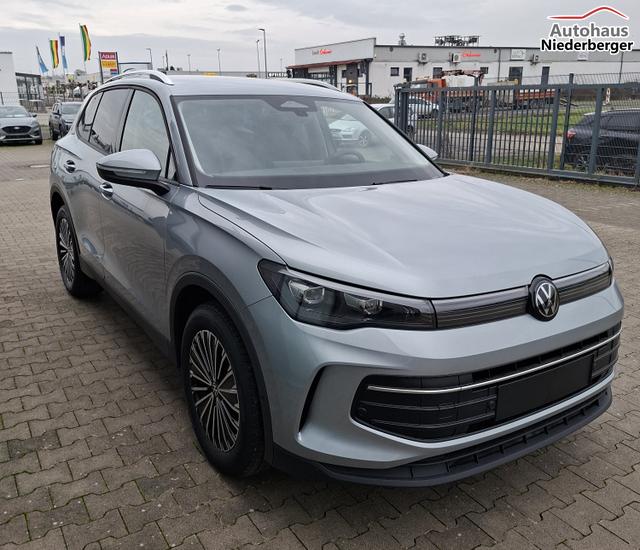 Volkswagen Tiguan LIFE 1.5 eTSI 150PS DSG, Silber-Met, 18" Alu NAPOLI, LED-PLUS-SCHEINWERFER, ELEKTR. HECKKLAPPE, KEYLESS ACCESS, PRIVACY-GLAS, DACHRELING, WINTER-PAKET, ACC, Park Assist, Parksensoren, Kamera, 3-Zonen-Climatronic, Radio/Wireless App-Connect, Digitales Cockpi 