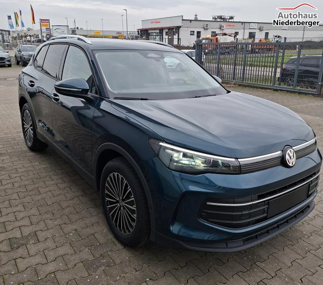 Volkswagen Tiguan LIFE 1.5 eTSI 150PS DSG, Blau-Metallic, 18" Alu NAPOLI, LED-PLUS-SCHEINWERFER, ELEKTR. HECKKLAPPE, KEYLESS ACCESS, PRIVACY-GLAS, DACHRELING, WINTER-PAKET, ACC, Park Assist, Parksensoren, Kamera, 3-Zonen-Climatronic, Radio/Wireless App-Connect, Digitales Cockpi 
