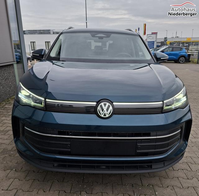Volkswagen Tiguan LIFE 1.5 eTSI 150PS DSG, Blau-Metallic, 18" Alu NAPOLI, LED-PLUS-SCHEINWERFER, ELEKTR. HECKKLAPPE, KEYLESS ACCESS, PRIVACY-GLAS, DACHRELING, WINTER-PAKET, ACC, Park Assist, Parksensoren, Kamera, 3-Zonen-Climatronic, Radio/Wireless App-Connect, Digitales Cockpi 