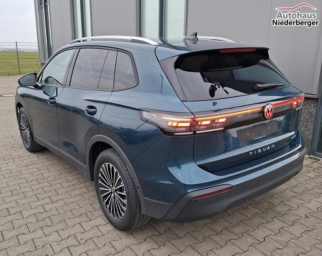 Volkswagen Tiguan LIFE 1.5 eTSI 150PS DSG, Blau-Metallic, 18" Alu NAPOLI, LED-PLUS-SCHEINWERFER, ELEKTR. HECKKLAPPE, KEYLESS ACCESS, PRIVACY-GLAS, DACHRELING, WINTER-PAKET, ACC, Park Assist, Parksensoren, Kamera, 3-Zonen-Climatronic, Radio/Wireless App-Connect, Digitales Cockpi 