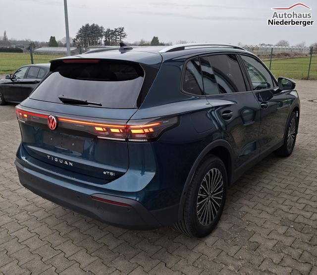 Volkswagen Tiguan LIFE 1.5 eTSI 150PS DSG, Blau-Metallic, 18" Alu NAPOLI, LED-PLUS-SCHEINWERFER, ELEKTR. HECKKLAPPE, KEYLESS ACCESS, PRIVACY-GLAS, DACHRELING, WINTER-PAKET, ACC, Park Assist, Parksensoren, Kamera, 3-Zonen-Climatronic, Radio/Wireless App-Connect, Digitales Cockpi 