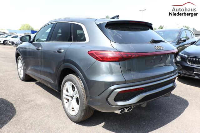Audi Q5 S line TDI 204 Tech Pano PrivG VirCo+ eHK 19Z 