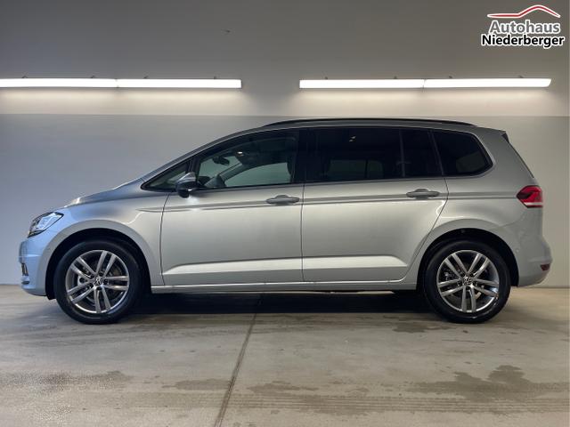Volkswagen / Touran / Silber / / / 7Si+IQ.Light+TrailerAss+Cam