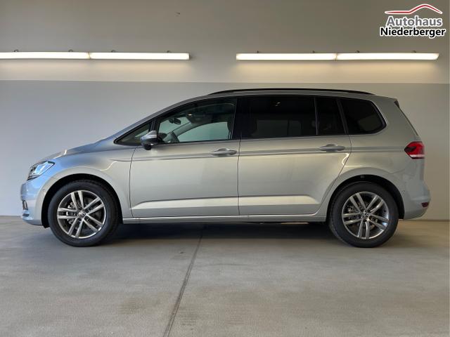 Volkswagen / Touran / Silber / / / 150PS 7Si+IQ.Light+TrailerAss+Cam+Navi+Kamera+Alarm+Kessy+App-Connect