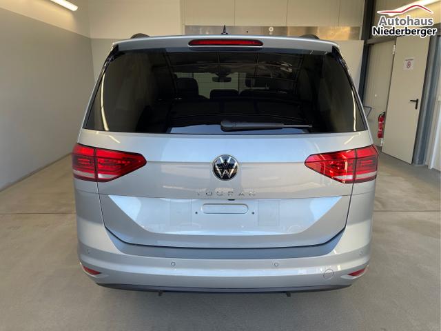 Volkswagen / Touran / Silber / / / 150PS 7Si+IQ.Light+TrailerAss+Cam+Navi+Kamera+Alarm+Kessy+App-Connect