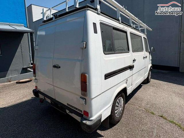 Mercedes-Benz 20443 207 D / 3050 