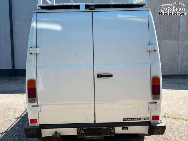 Mercedes-Benz 20443 207 D / 3050 
