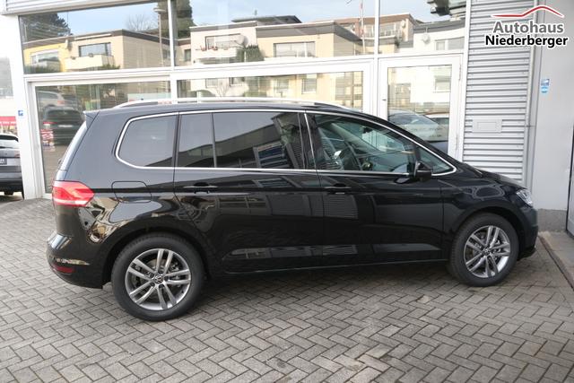 VW Touran 1.5 TSI DSG Grenadilschwarz 