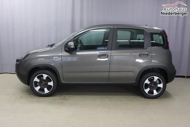 Fiat Panda Cross MY22 City Plus Hybrid 1.0 GSE 51kW (70PS)581 - Colosseo Grau Metallic 138 - Stoff Schwarz, Kontrastfarbe Grau 581 Colosseo Grau Metallic
