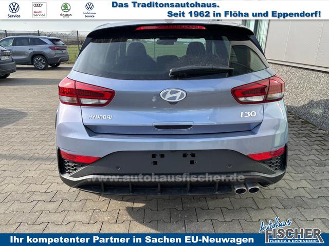 Hyundai i30 Style 1.5i CVVT 96PS, 5 Jahre Garantie, 16" Alu, Winter-Paket, Abgedunkelte Scheiben, NAVIGATIONSSYSTEM 10,25", Bi-LED-Scheinwerfer, Parksensoren vorn/hinten, Rückfahrkamera, 2-Zonen-Climatronic, Tempomat, Lederlenkrad, Nebelscheinwerfer, Smart Key, Alarm 