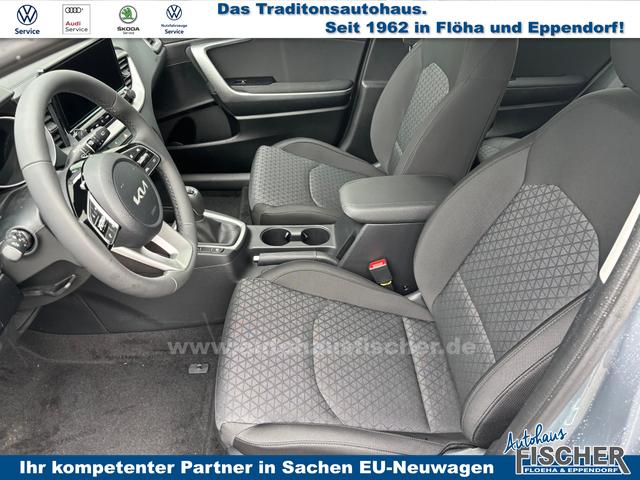 Kia Ceed Sportswagon Spin 1.5 T-GDI 140PS 6-Gang, LUNAR-SILVER METALLIC, 16" Alu, Klimaanlage, Winter-Paket, Navi 10,25", Parksensoren hinten, Rückfahrkamera, Tempomat, Dachreling, Lederlenkrad 
