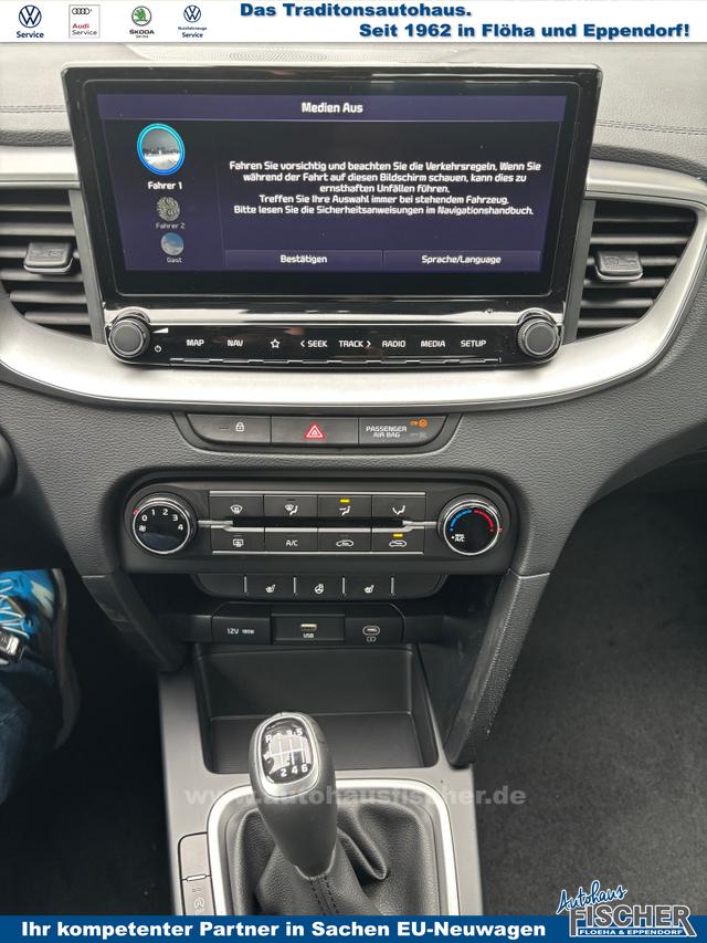 Kia Ceed Sportswagon Spin 1.5 T-GDI 140PS 6-Gang, LUNAR-SILVER METALLIC, 16" Alu, Klimaanlage, Winter-Paket, Navi 10,25", Parksensoren hinten, Rückfahrkamera, Tempomat, Dachreling, Lederlenkrad 