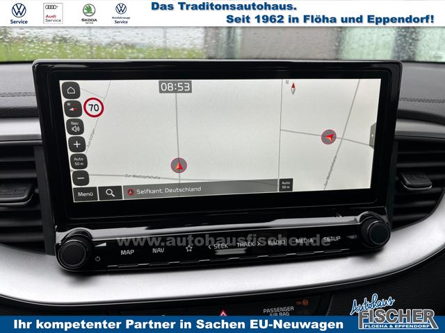 Kia Ceed Sportswagon Spin 1.5 T-GDI 140PS 6-Gang, LUNAR-SILVER METALLIC, 16" Alu, Klimaanlage, Winter-Paket, Navi 10,25", Parksensoren hinten, Rückfahrkamera, Tempomat, Dachreling, Lederlenkrad 