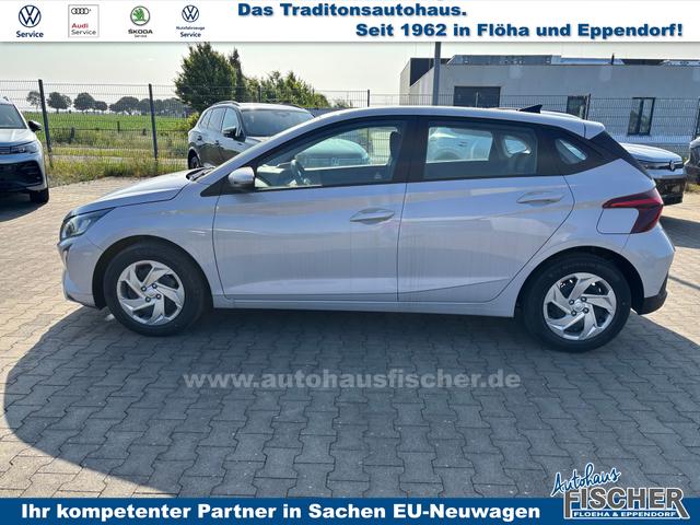 Hyundai i20 Comfort 1.2i 79PS, LUMEN-GRAY-Metallic, 5 Jahre Garantie, NAVIGATION 10,25", Klima, Parksensoren hinten, Rückfahrkamera, Alarm, Lederlenkrad, Tempomat, Armlehne vorne, Reserverad, 4x elektr. Fensterheber, Fernlicht-Assistent 
