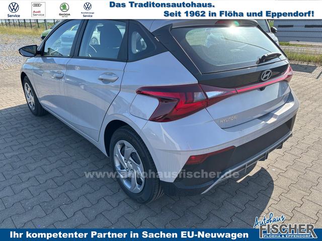Hyundai i20 Comfort 1.2i 79PS, LUMEN-GRAY-Metallic, 5 Jahre Garantie, NAVIGATION 10,25", Klima, Parksensoren hinten, Rückfahrkamera, Alarm, Lederlenkrad, Tempomat, Armlehne vorne, Reserverad, 4x elektr. Fensterheber, Fernlicht-Assistent 