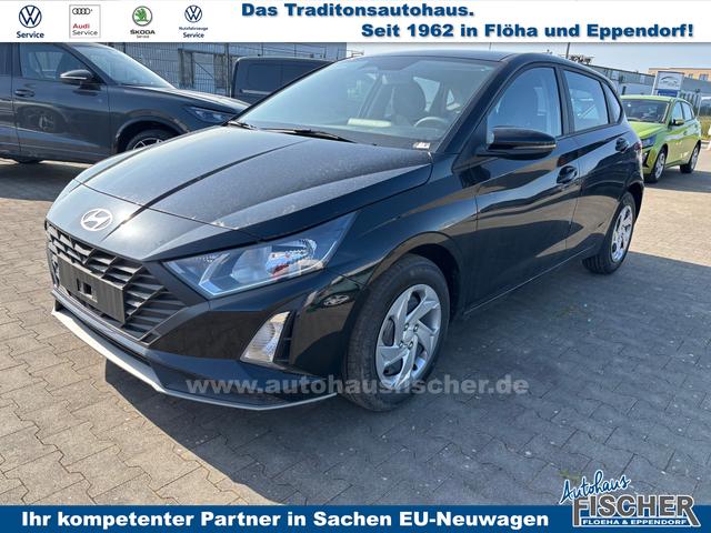 Hyundai i20 - Comfort 1.2i 79PS, SCHWARZ-Metallic, 5 Jahre Garantie, NAVIGATION 10,25", Klima, Parksensoren hinten, Rückfahrkamera, Alarm, Lederlenkrad, Tempomat, Armlehne vorne, Reserverad, 4x elektr. Fensterheber, Fernlicht-Assistent
