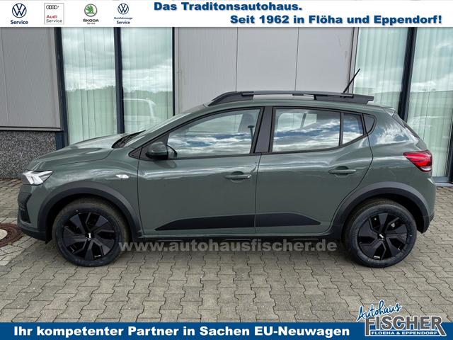 Dacia Sandero Stepway Expression 1.0 ECO-G100 LPG-GASANLAGE/BENZIN, Safari-Grün Metallic, MEDIA NAVIGATION 8", Klimaanlage, Parksensoren hinten, Tempomat, Dachreling, Lederlenkrad, 4x elektr. Fensterheber, Armlehne, Spiegel einstell-/beheizbar, ZV mit Fernbedienung 