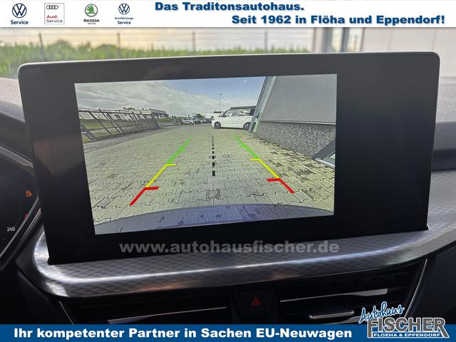 Ford Kuga Titanium 1.5 EcoBoost 186PS AUTOMATIK, Schwarz-Metallic, Winter-Paket, 5 Jahre Garantie, 17" Alu + Allwetterreifen, Navigation 13"-Display, Parksensoren vorne/hinten, Rückfahrkamera, Climatronic, Privacy-Glas, Key-Free-System, Tempomat, LED-Scheinwerfer 