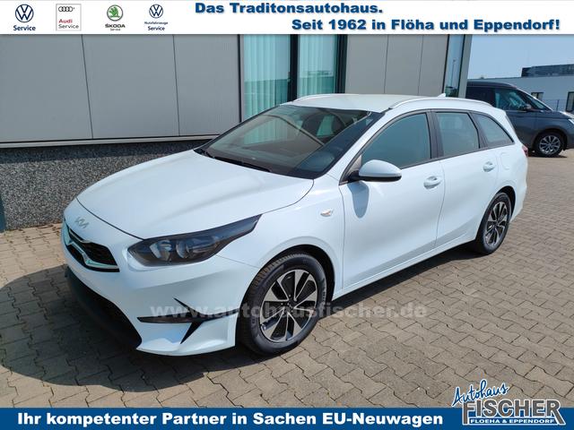 Kia Ceed Sportswagon Spin 1.5 T-GDI 140PS 7DCT AUTOMATIK, Weiß, 16" Alu, Klimaanlage, Winter-Paket, Navi 10,25", Parksensoren hinten, Rückfahrkamera, Tempomat, Dachreling, Lederlenkrad 