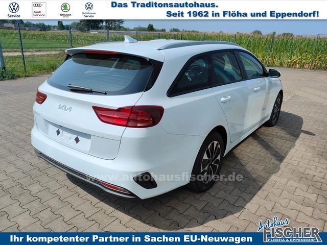 Kia Ceed Sportswagon Spin 1.5 T-GDI 140PS 7DCT AUTOMATIK, Weiß, 16" Alu, Klimaanlage, Winter-Paket, Navi 10,25", Parksensoren hinten, Rückfahrkamera, Tempomat, Dachreling, Lederlenkrad 