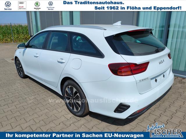 Kia Ceed Sportswagon Spin 1.5 T-GDI 140PS 7DCT AUTOMATIK, Weiß, 16" Alu, Klimaanlage, Winter-Paket, Navi 10,25", Parksensoren hinten, Rückfahrkamera, Tempomat, Dachreling, Lederlenkrad 