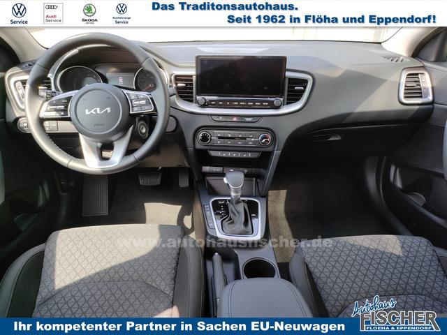Kia Ceed Sportswagon Spin 1.5 T-GDI 140PS 7DCT AUTOMATIK, Weiß, 16" Alu, Klimaanlage, Winter-Paket, Navi 10,25", Parksensoren hinten, Rückfahrkamera, Tempomat, Dachreling, Lederlenkrad 