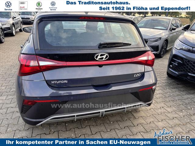 Hyundai i20 Comfort 1.2i 79PS, AURORA-GRAU METALLIC, 5 Jahre Garantie, NAVIGATION 10,25", Klima, Parksensoren hinten, Rückfahrkamera, Alarm, Lederlenkrad, Tempomat, Armlehne vorne, Reserverad, 4x elektr. Fensterheber, Fernlicht-Assistent 