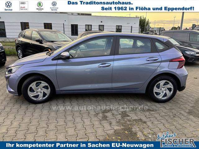 Hyundai i20 Comfort 1.2i 79PS, META-BLUE METALLIC, 5 Jahre Garantie, NAVIGATION 10,25", Klima, Parksensoren hinten, Rückfahrkamera, Alarm, Lederlenkrad, Tempomat, Armlehne vorne, Reserverad, 4x elektr. Fensterheber, Fernlicht-Assistent 