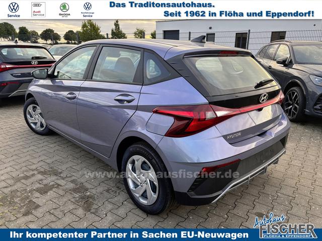 Hyundai i20 Comfort 1.2i 79PS, META-BLUE METALLIC, 5 Jahre Garantie, NAVIGATION 10,25", Klima, Parksensoren hinten, Rückfahrkamera, Alarm, Lederlenkrad, Tempomat, Armlehne vorne, Reserverad, 4x elektr. Fensterheber, Fernlicht-Assistent 