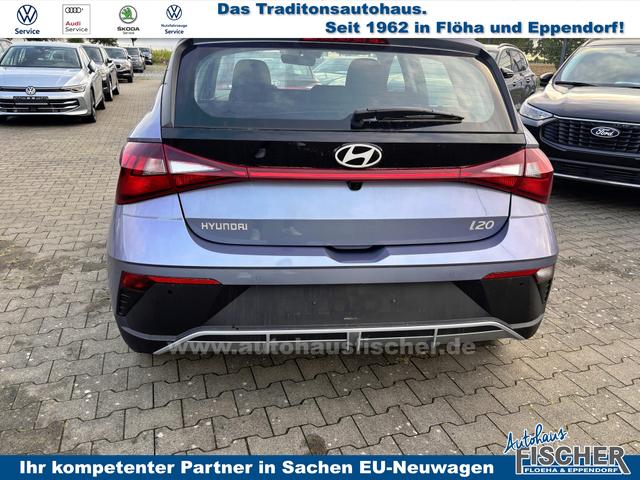Hyundai i20 Comfort 1.2i 79PS, META-BLUE METALLIC, 5 Jahre Garantie, NAVIGATION 10,25", Klima, Parksensoren hinten, Rückfahrkamera, Alarm, Lederlenkrad, Tempomat, Armlehne vorne, Reserverad, 4x elektr. Fensterheber, Fernlicht-Assistent 