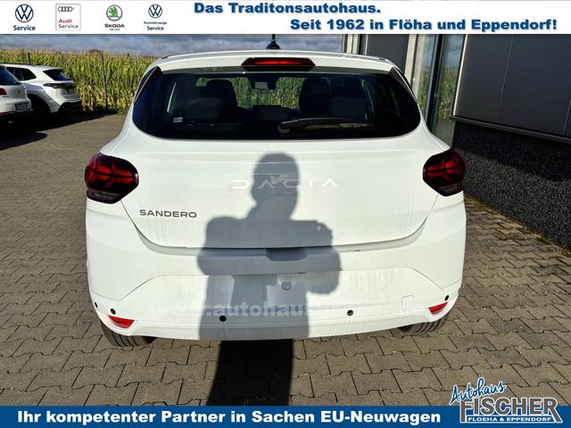 Dacia Sandero Expression 1.0 ECO-G 100 BENZIN/LPG-GASANLAGE, Weiß, Klimaanlage, NAVIGATIONSSYSTEM 8", Parksensoren VORNE + HINTEN, RÜCKFAHRKAMERA, TOTER-WINKEL-WARNER, Nebelscheinwerfer, Tempomat, Lederlenkrad, Armlehne, Spiegel elektr. einstell-/beheizbar, ZV mit Fernbedienung 