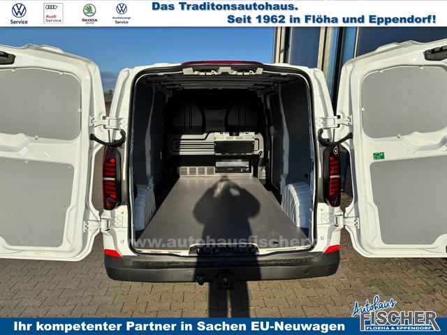 Volkswagen T7 Kastenwagen Basis 2.0 TDI 170PS AUTOMATIK LANG, Weiß, HECKFLÜGELTÜREN, 2-Zonen-Klimautomatik, M-Lederlenkrad, Anhängerkupplung, Parksensoren vorn/hinten, Rückfahrkamera, Frontscheibe beheizbar, Ganzjahresreifen, Sitzpaket 46 (inkl. Sitzheizung), Reserverad, 70l Tank 