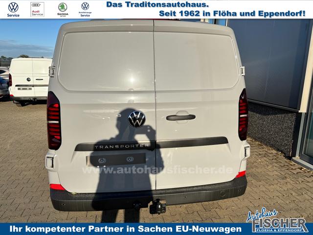 Volkswagen T7 Kastenwagen Basis 2.0 TDI 170PS AUTOMATIK LANG, Grau, HECKFLÜGELTÜREN, 2-Zonen-Klimautomatik, M-Lederlenkrad, Anhängerkupplung, Parksensoren vorn/hinten, Rückfahrkamera, Frontscheibe beheizbar, Ganzjahresreifen, Sitzpaket 46 (inkl. Sitzheizung), Reserverad, 70l Tank 