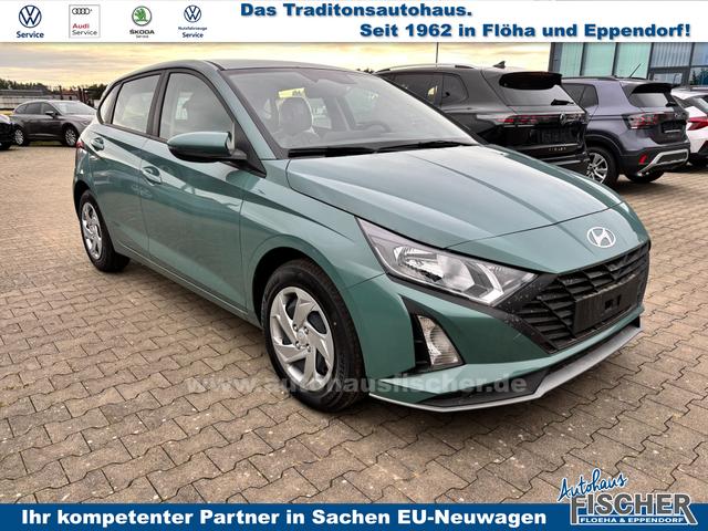Hyundai i20 Comfort 1.2i 79PS, MANGROVE-GREEN, 5 Jahre Garantie, NAVIGATION 10,25", Klima, Parksensoren hinten, Rückfahrkamera, Alarm, Lederlenkrad, Tempomat, Armlehne vorne, Reserverad, 4x elektr. Fensterheber, Fernlicht-Assistent 