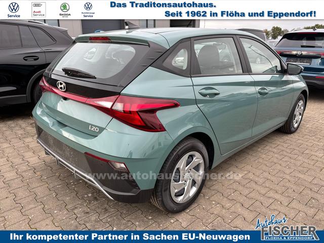 Hyundai i20 Comfort 1.2i 79PS, MANGROVE-GREEN, 5 Jahre Garantie, NAVIGATION 10,25", Klima, Parksensoren hinten, Rückfahrkamera, Alarm, Lederlenkrad, Tempomat, Armlehne vorne, Reserverad, 4x elektr. Fensterheber, Fernlicht-Assistent 
