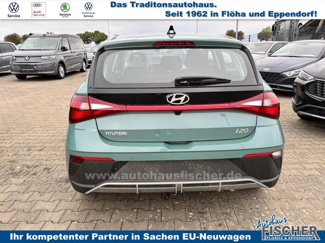 Hyundai i20 Comfort 1.2i 79PS, MANGROVE-GREEN, 5 Jahre Garantie, NAVIGATION 10,25", Klima, Parksensoren hinten, Rückfahrkamera, Alarm, Lederlenkrad, Tempomat, Armlehne vorne, Reserverad, 4x elektr. Fensterheber, Fernlicht-Assistent 