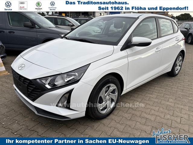 Hyundai i20 - Comfort 1.2i 79PS, ATLAS-WHITE, 5 Jahre Garantie, NAVIGATION 10,25", Klima, Parksensoren hinten, Rückfahrkamera, Alarm, Lederlenkrad, Tempomat, Armlehne vorne, Reserverad, 4x elektr. Fensterheber, Fernlicht-Assistent
