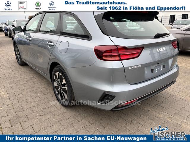 Kia Ceed Sportswagon Spin 1.5 T-GDI 140PS 6-Gang, Lunar-Silver-Metallic, 16" Alufelgen, Klimaanlage, Winter-Paket, Navigationssystem 10,25", Parksensoren hinten, Rückfahrkamera, Tempomat, Dachreling, Beheiztes Lederlenkrad, ZV mit Fernbedienung, Reserve-Notrad 