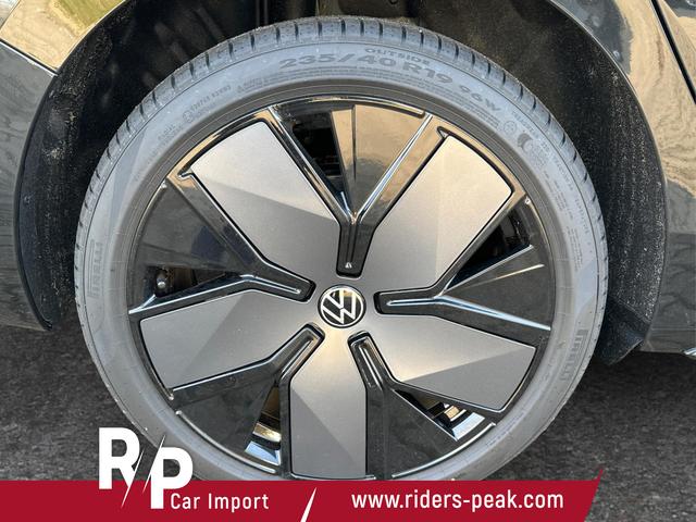 Volkswagen / Passat Variant / Schwarz / / / 4WD+AHK+PANO+HARMAN+19+BLACK STYLE