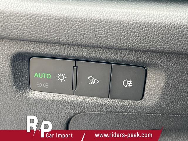 Skoda / Octavia Combi / Blau / / / NAVI+MATRIX-LED+EL. HECKKL.+ 18LM
